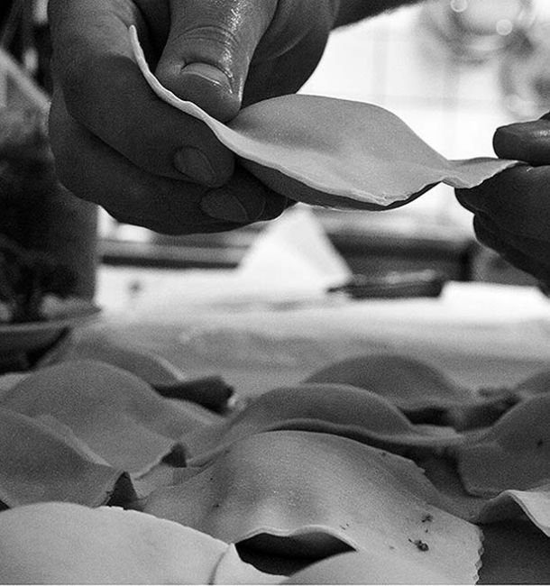 Handwerkliche Zubereitung in der Küche des Bräustüble Restaurants in Gundelsheim